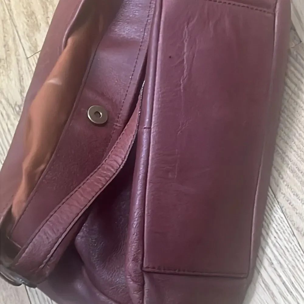 WILSONS RICHARD HOBO LEATHER ZIP FRONT BAG‎